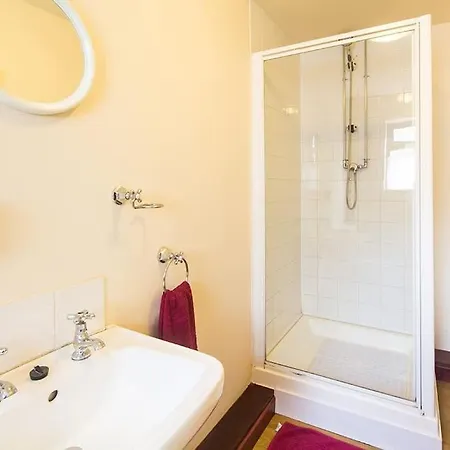 Charlie'S Cottage With Alpacas And 7Mins Drive To Alton Towers Denstone Exterior photo